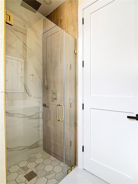 Image 47 of a home in .