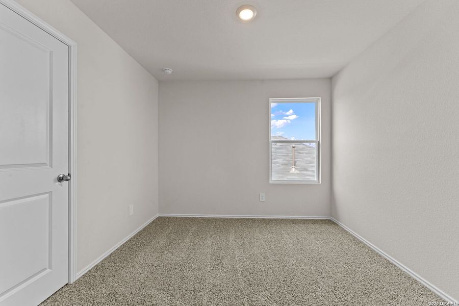 Spacious, unfurnished interior of a new home in Bollinger, Uhland (Image 19).