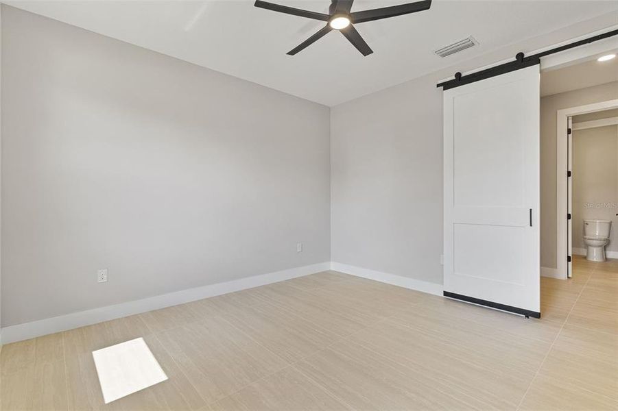 Spacious, unfurnished interior of a new home in , Port Charlotte (Image 25).