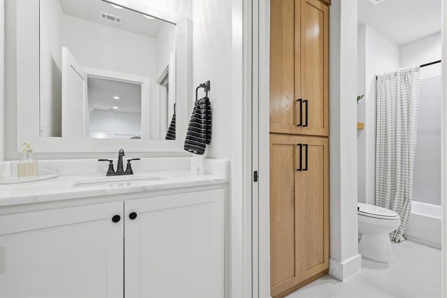 Upstairs Full bathroom with split sinks Upstairs Full bathroom with split sinks