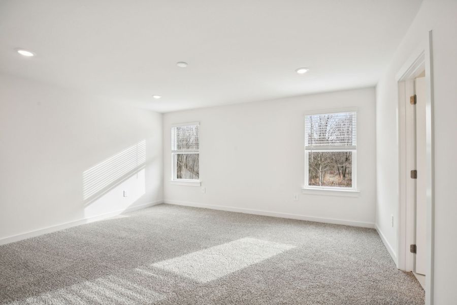 Spacious, unfurnished interior of a new home in Mission Hills, La Vergne (Image 13).