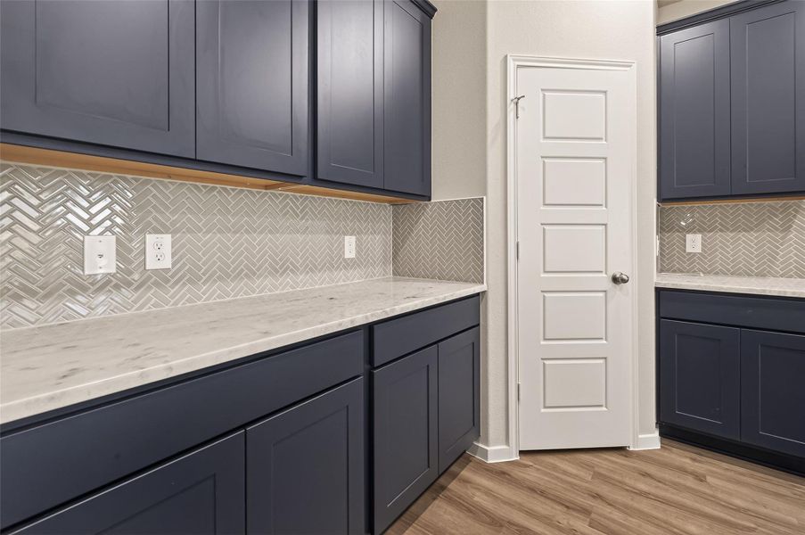 Furnished interior view inside a new home in Lago Mar, Texas City (Image 8).