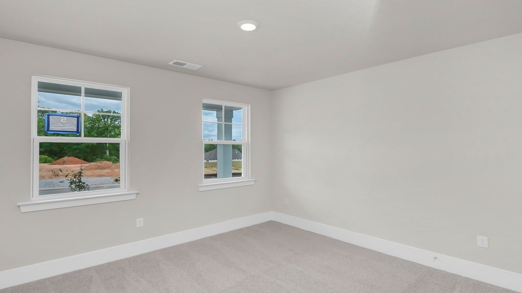 Spacious, unfurnished interior of a new home in Cross Creek, Lexington (Image 24).