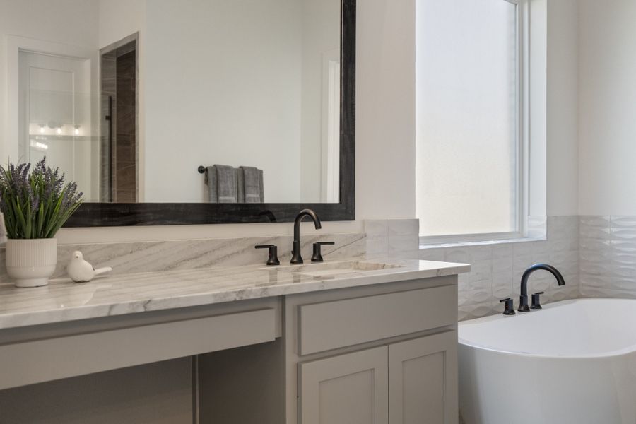 Representative interior finishes for a home built from the Blackburn by Windsor Homes in Ridge Pointe Estates, McLendon-Chisholm (Image 22).