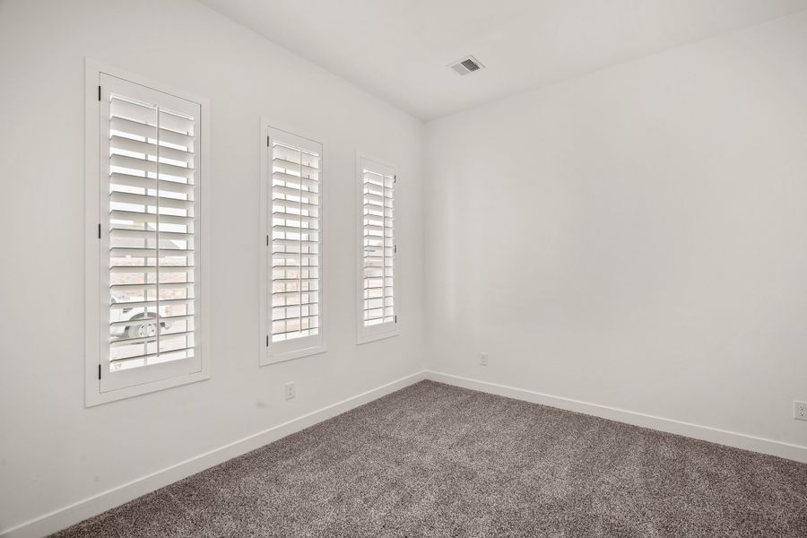 Spacious, unfurnished interior of a new home in Tierra Del Este 91, El Paso (Image 10).