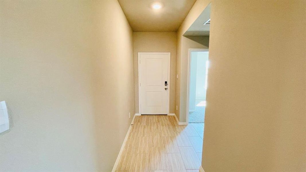 Spacious, unfurnished interior of a new home in Sunnycreek, Fort Worth (Image 11). Spacious, unfurnished interior of a new home in Sunnycreek, Fort Worth (Image 11).