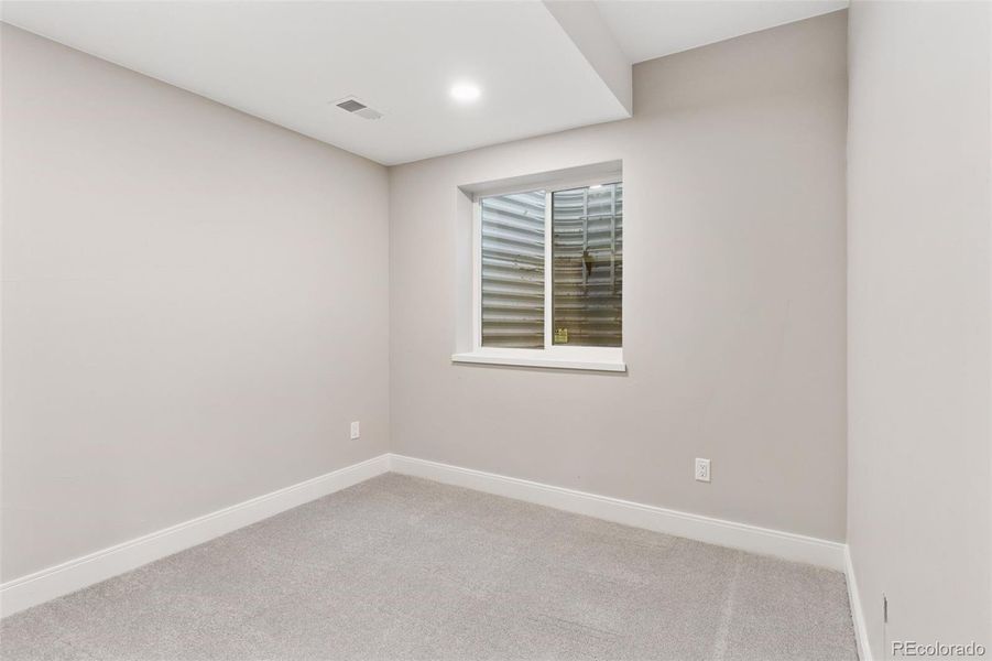 Photos are of a similar unit. Photos are of a similar unit.