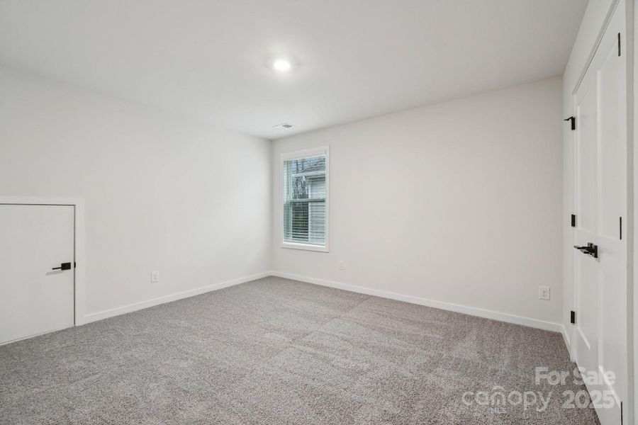 Spacious, unfurnished interior of a new home in Oak Grove Hill, Huntersville (Image 29).