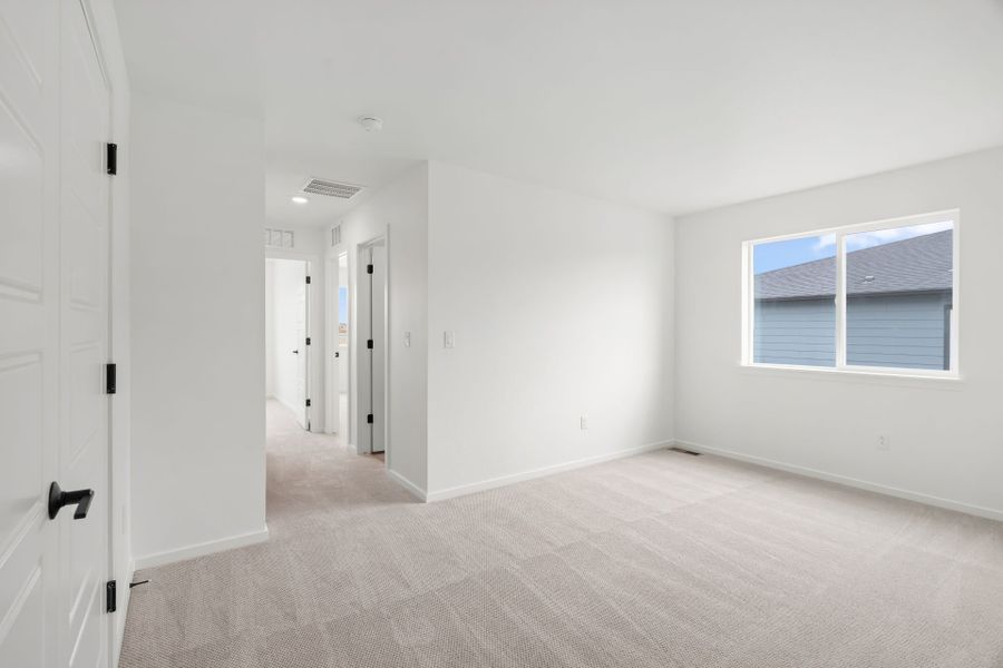 Spacious, unfurnished interior of a new home in Sky Ranch, Watkins (Image 19).