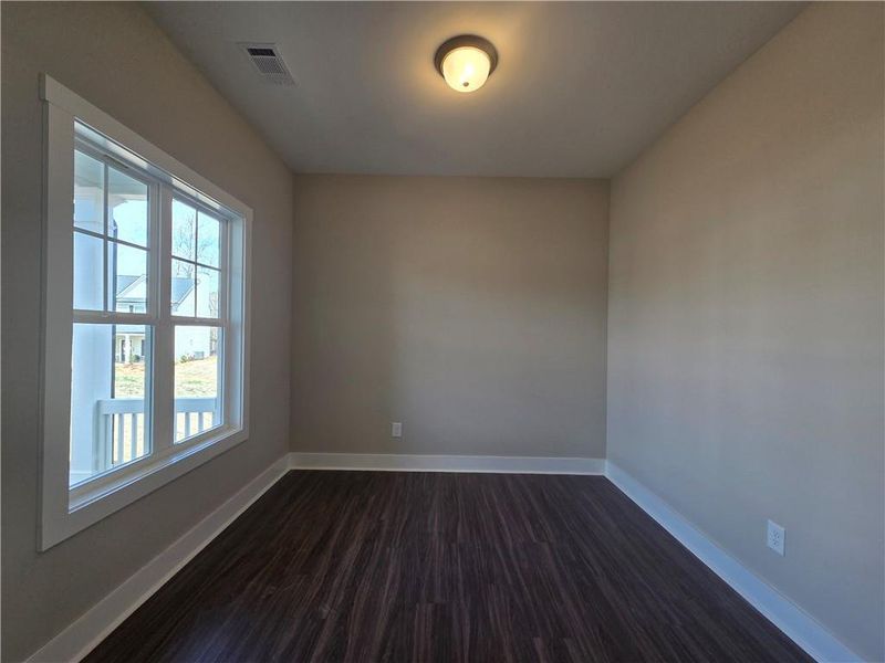Spacious, unfurnished interior of a new home in Benson Estates, Dallas (Image 14).
