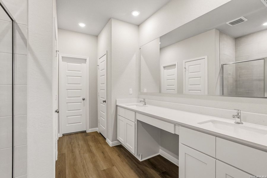 Furnished interior view inside a new home in Cinco Lakes, San Antonio (Image 10).