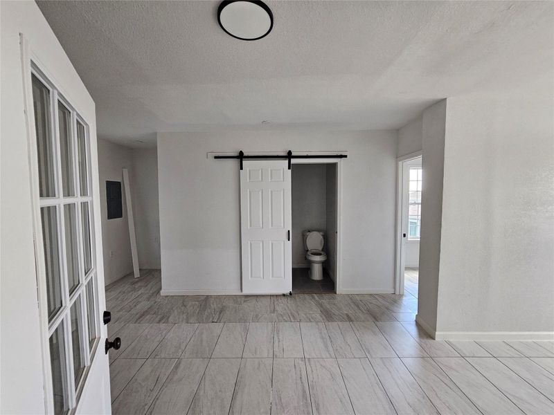 Spacious, unfurnished interior of a new home in , Cleveland (Image 14).