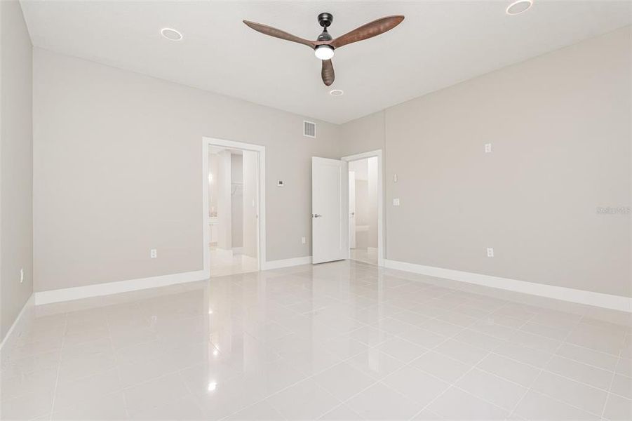 Spacious, unfurnished interior of a new home in , Palm Bay (Image 35).