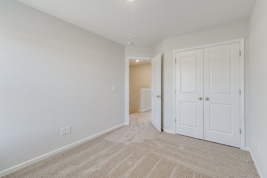Spacious, unfurnished interior of a new home in Astoria, Columbia (Image 28).