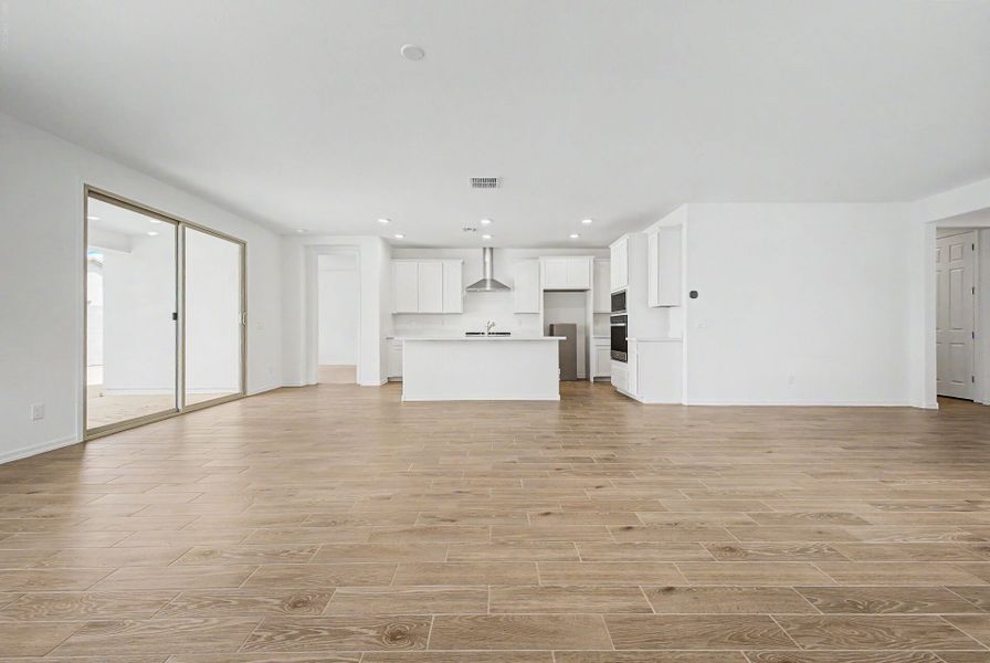 Spacious, unfurnished interior of a new home in Landmarke, San Tan Valley (Image 7).
