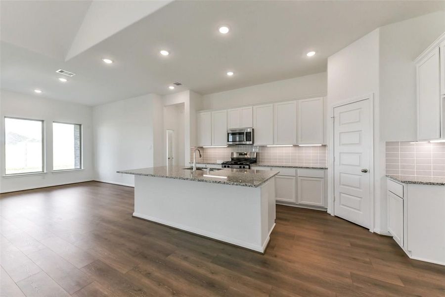 Furnished interior view inside a new home in River Ranch Meadows, Dayton (Image 4).