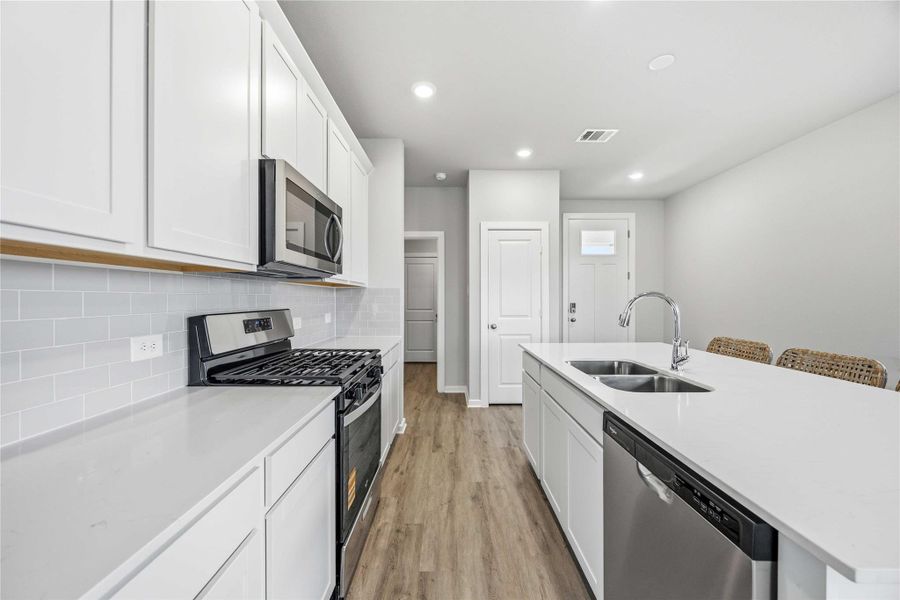 Furnished interior view inside a new home in La Segarra 40', Brookshire (Image 7).