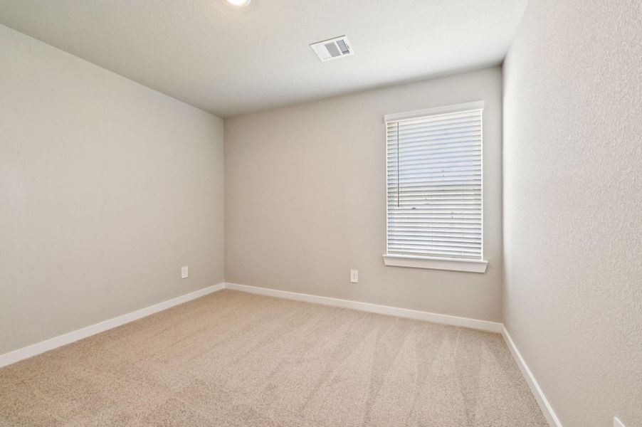 Spacious, unfurnished interior of a new home in Heights of Barbers Hill, Mont Belvieu (Image 13).