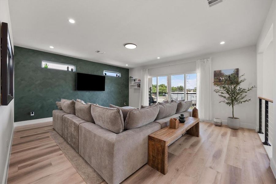 Furnished interior view inside a new home in , Dallas (Image 31). Furnished interior view inside a new home in , Dallas (Image 31).