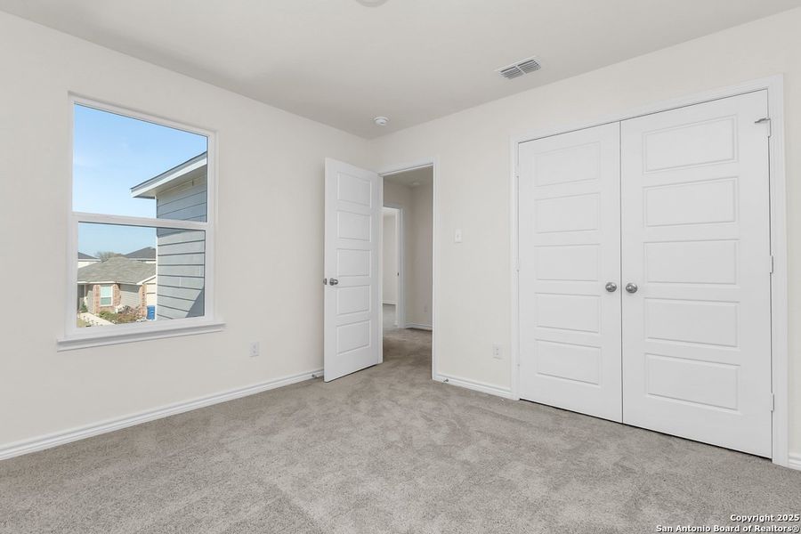 Spacious, unfurnished interior of a new home in Spanish Trails, San Antonio (Image 9).