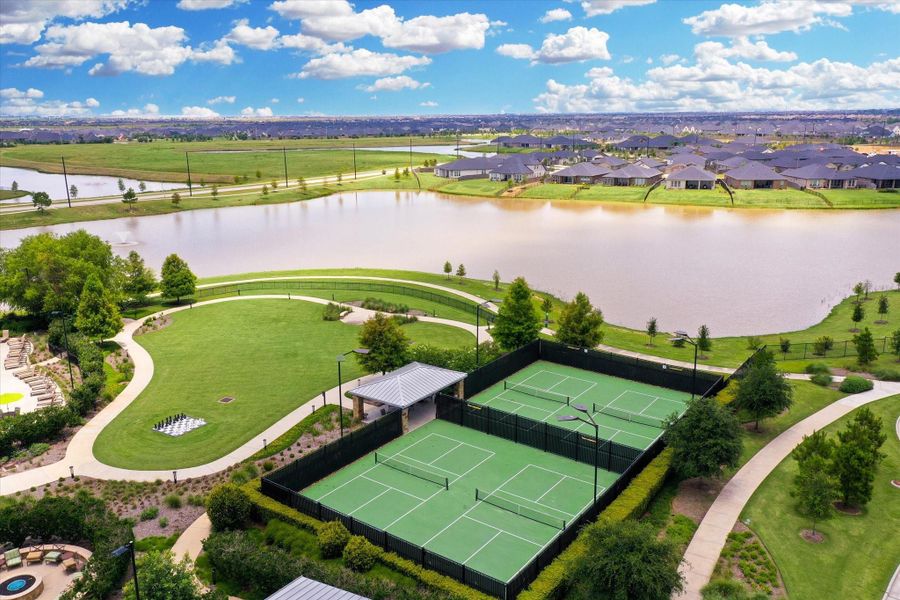 Community amenities in Cross Creek West, Fulshear (Image 31).