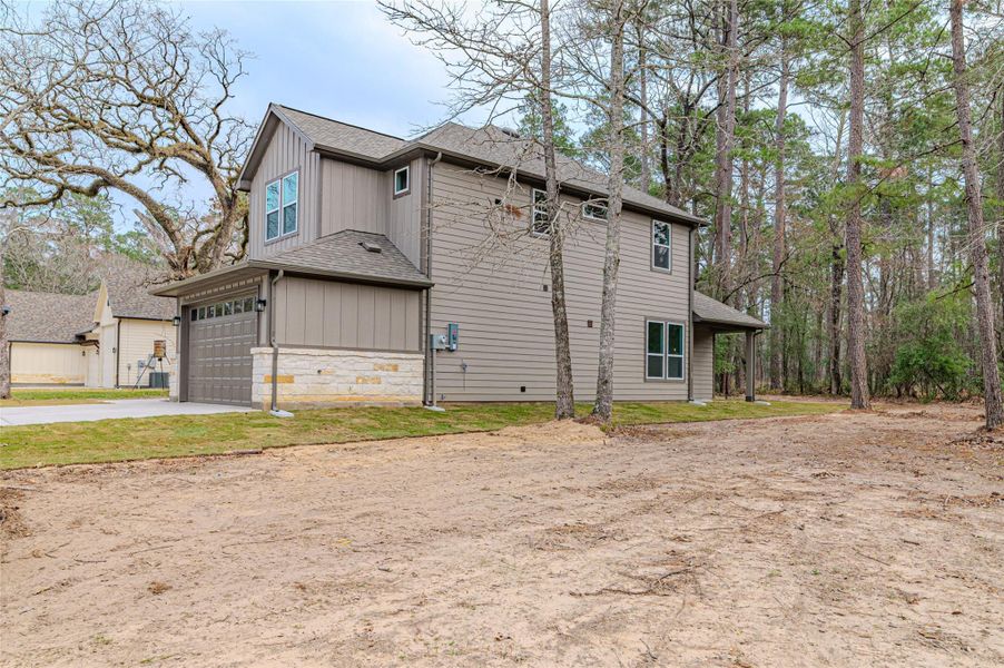Exterior details and patio area of a home in , Huntsville (Image 29).