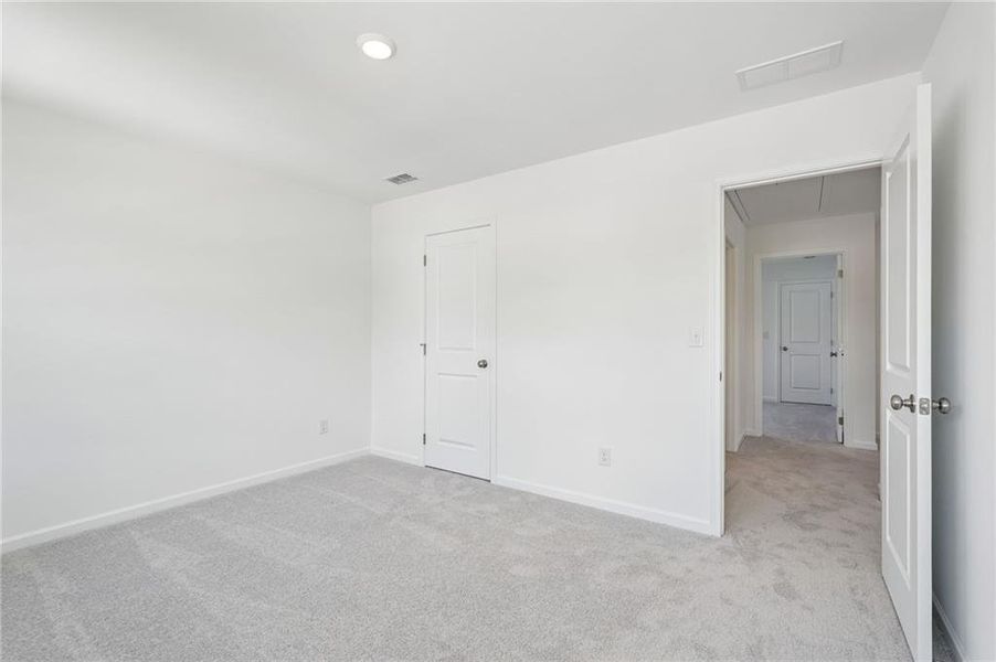 Spacious, unfurnished interior of a new home in Heritage River, Euharlee (Image 35).