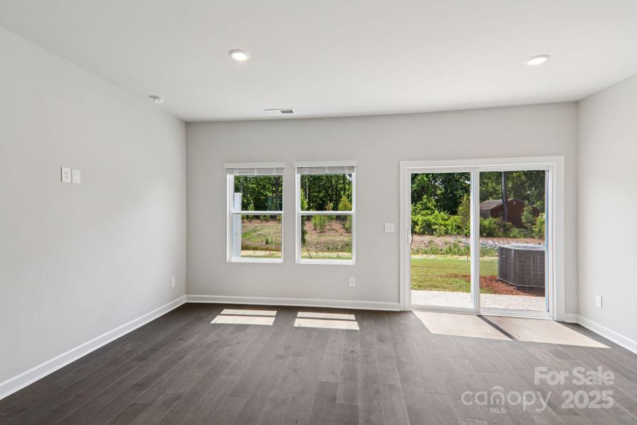 Spacious, unfurnished interior of a new home in Galloway Ridge, Charlotte (Image 6).