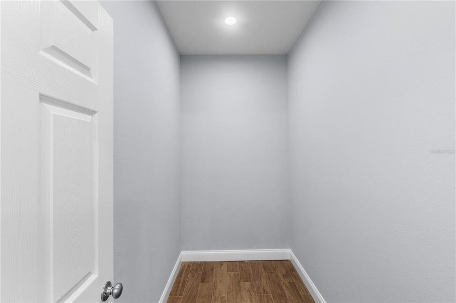 Spacious, unfurnished interior of a new home in , Deland (Image 28).