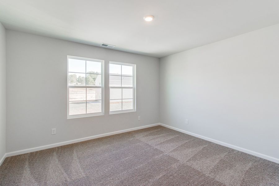 Spacious, unfurnished interior of a new home in Bluefield, Lexington (Image 31).
