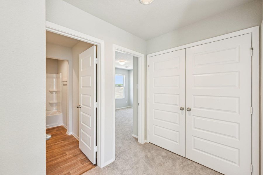 Spacious, unfurnished interior of a new home in Cascade, Liberty Hill (Image 33).