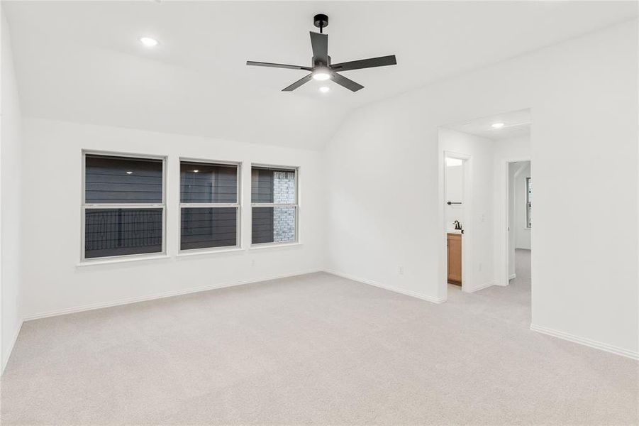 Spacious, unfurnished interior of a new home in Willow Wood, McKinney (Image 29).