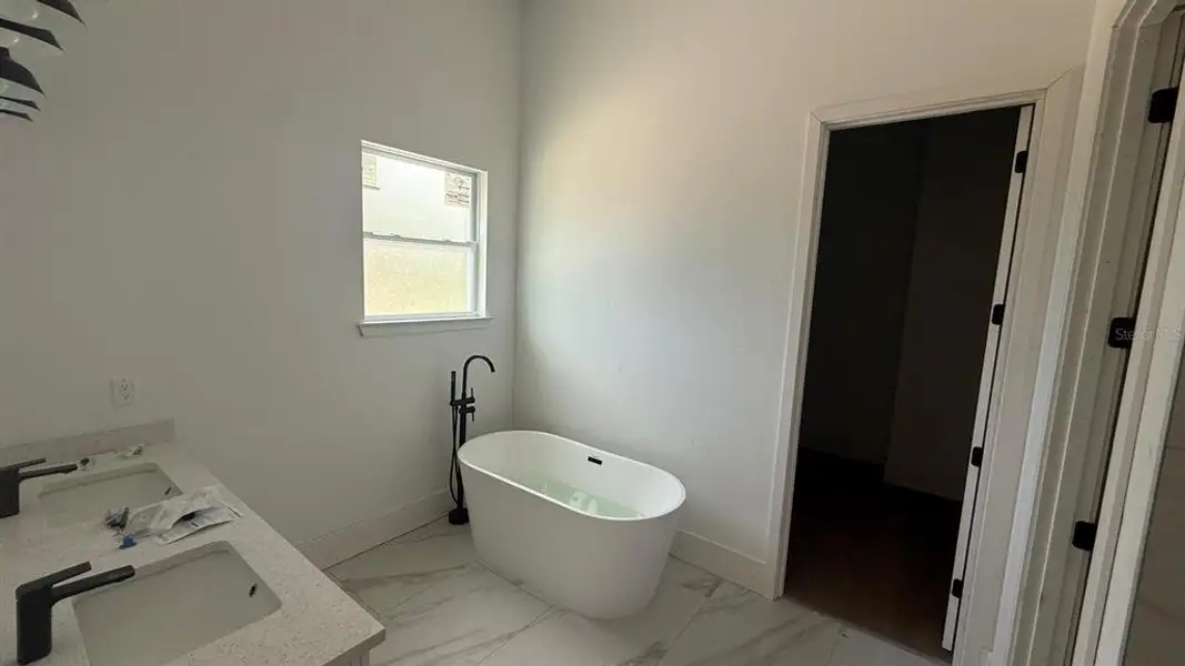 Image 15 of a home in .