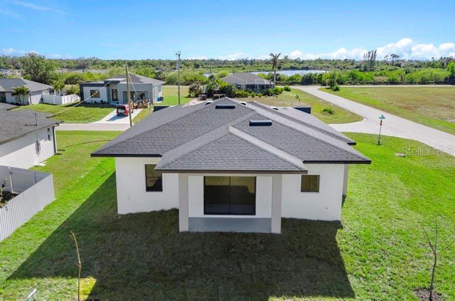 Exterior details and patio area of a home in , Cape Coral (Image 27).