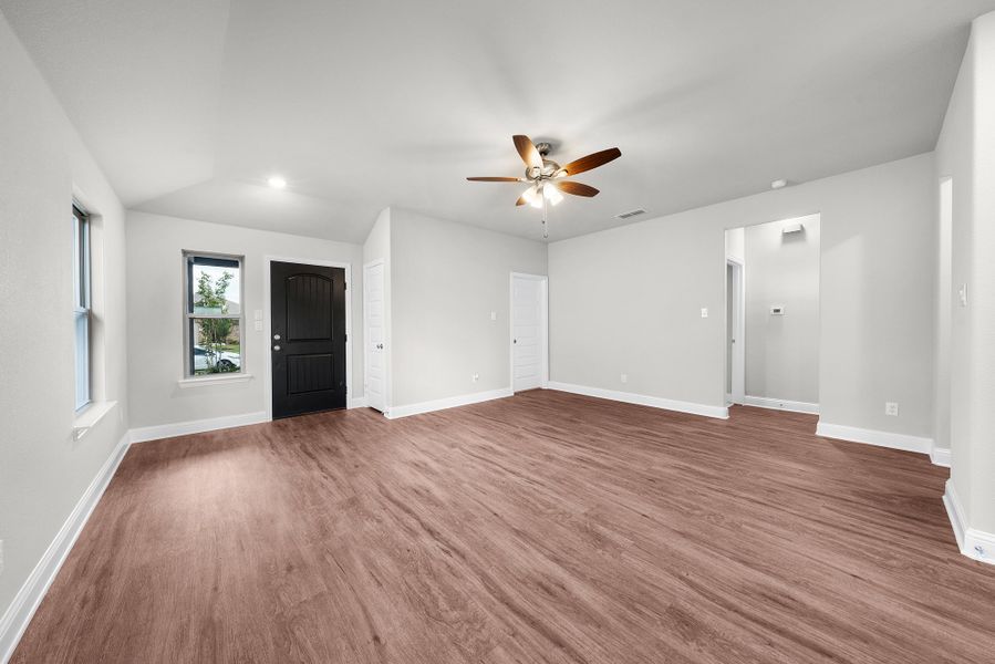 Spacious, unfurnished interior of a new home in Stonecreek, Sulphur Springs (Image 19).