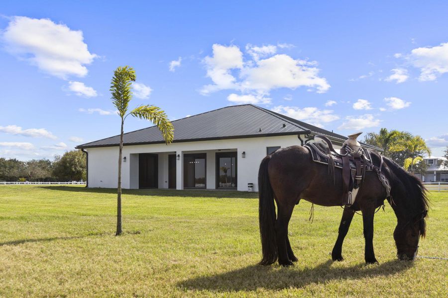 Spacious, unfurnished interior of a new home in , Fort Pierce (Image 19).
