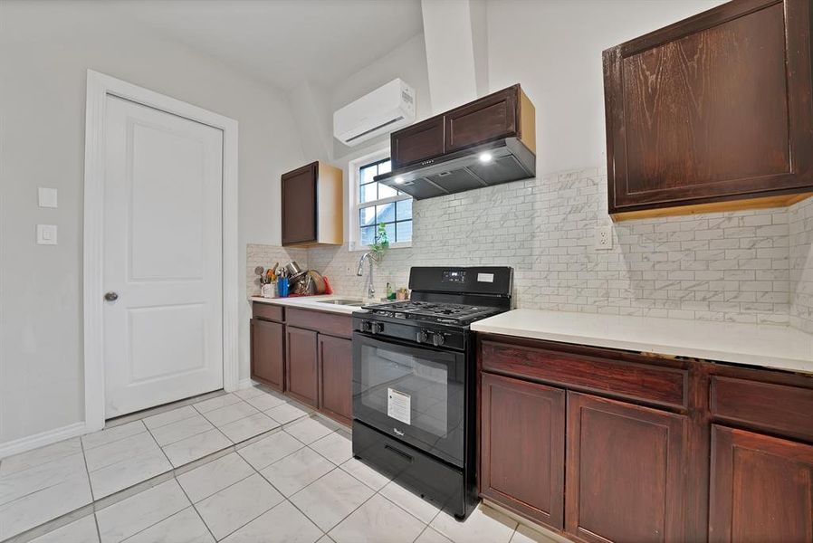 Furnished interior view inside a new home in , Fate (Image 28).