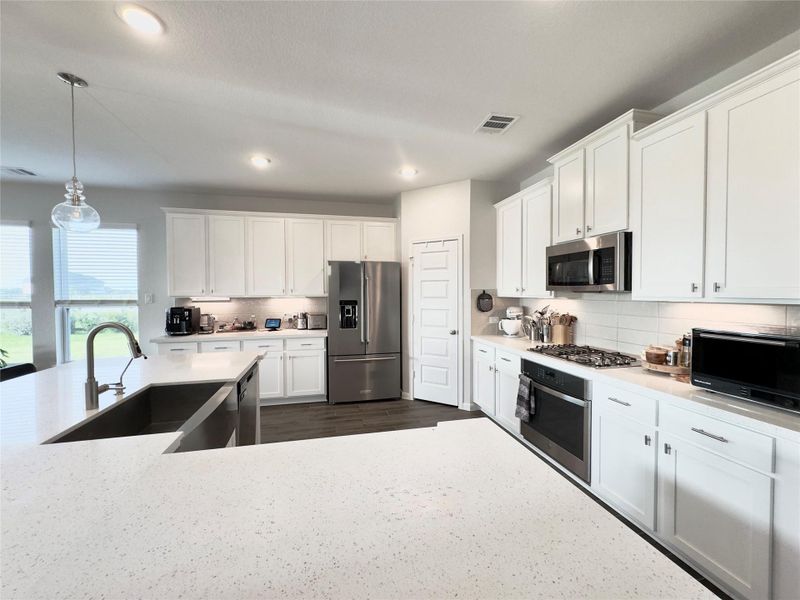 Furnished interior view inside a new home in Lakeview, Waller (Image 8).