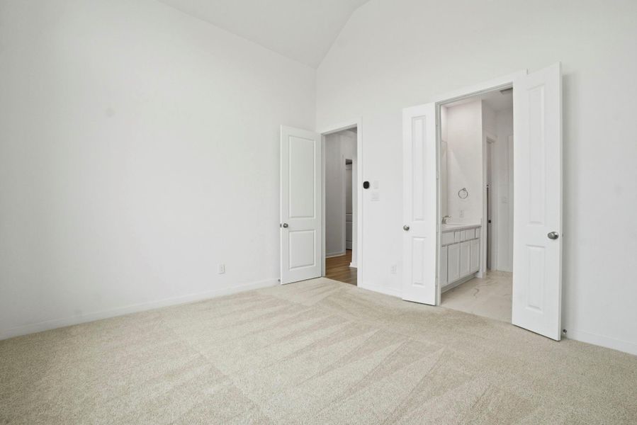 Spacious, unfurnished interior of a new home in Woodforest, Montgomery (Image 17).