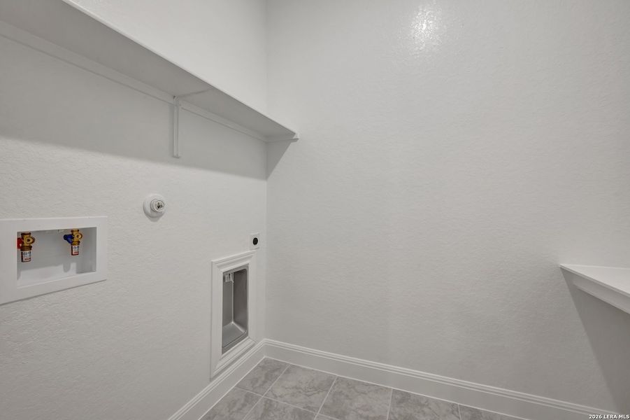 Spacious, unfurnished interior of a new home in Davis Ranch 50', San Antonio (Image 36).