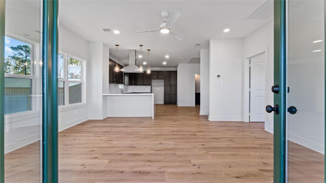 Spacious, unfurnished interior of a new home in , Livingston (Image 23).