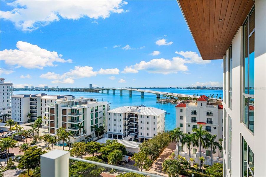 Condo located in Sarasota, FL showcasing its design and architecture (Image 30).