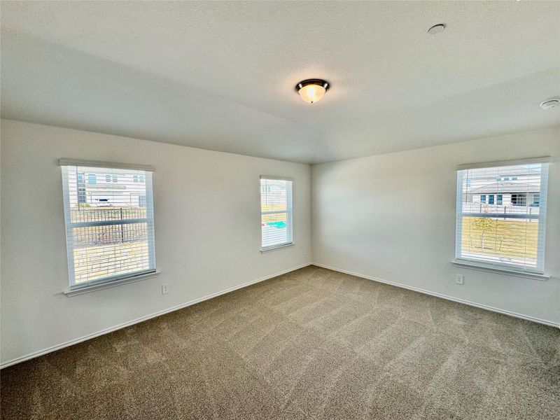 Spacious, unfurnished interior of a new home in Turner's Village, Buda (Image 6).