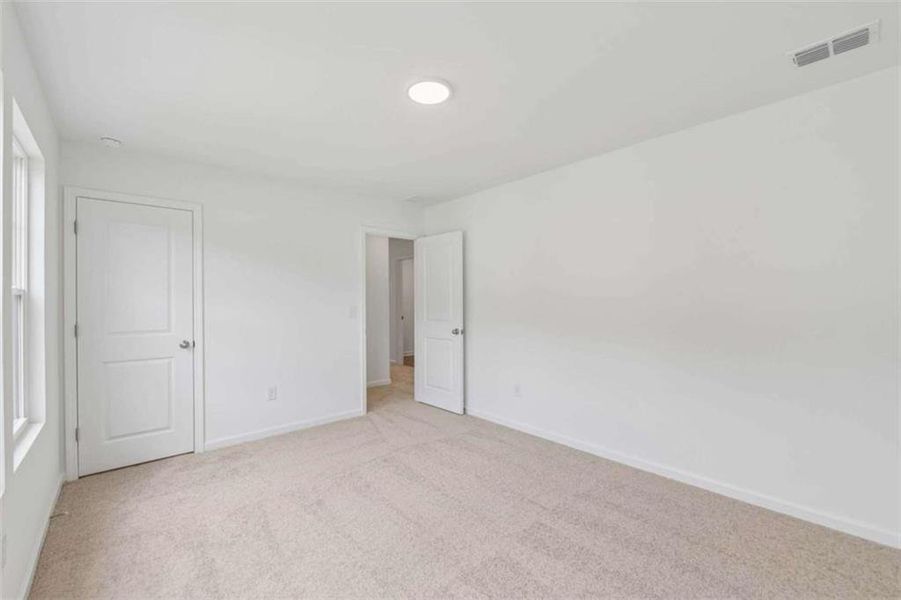 Spacious, unfurnished interior of a new home in The Pointe at Heron Bay, Locust Grove (Image 21).