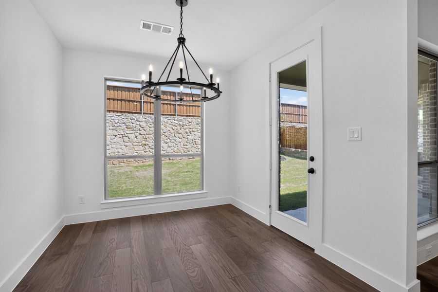 132 Buffalo - Dining Area