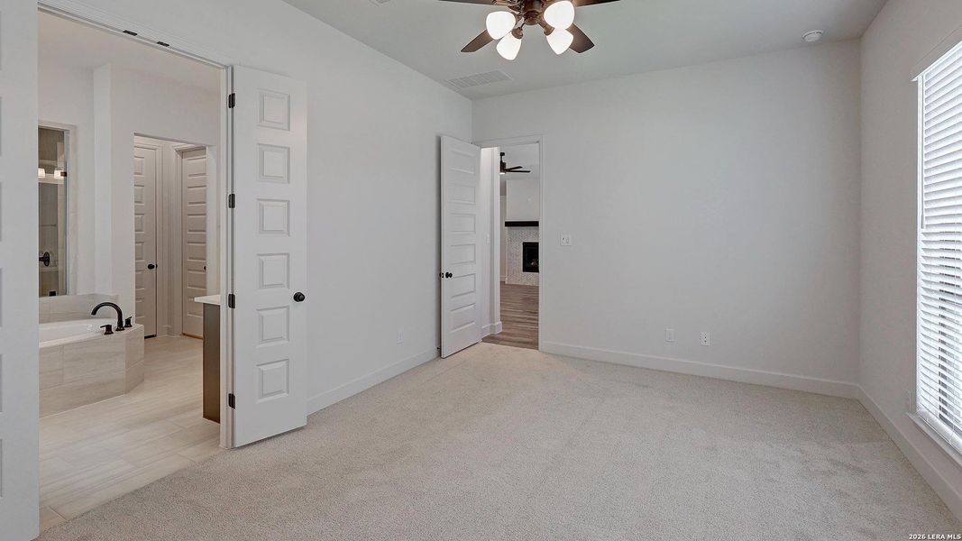 Spacious, unfurnished interior of a new home in Esperanza, Boerne (Image 22).