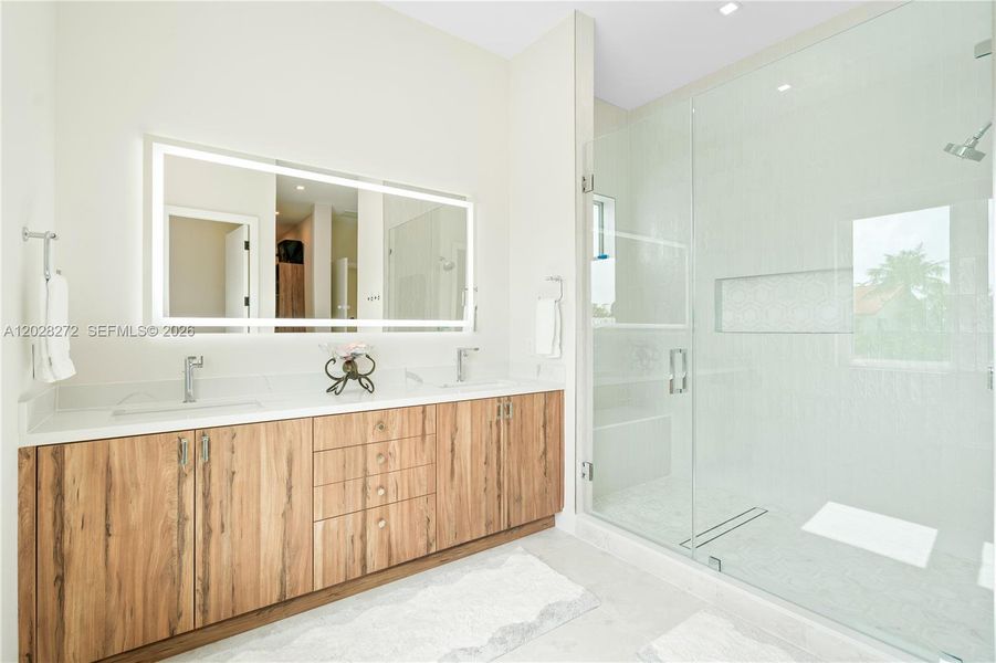 Furnished interior view inside a new home in , Marathon (Image 66).