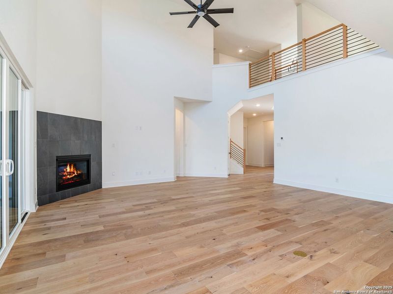 Spacious, unfurnished interior of a new home in Verandas at the Rim, San Antonio (Image 33).