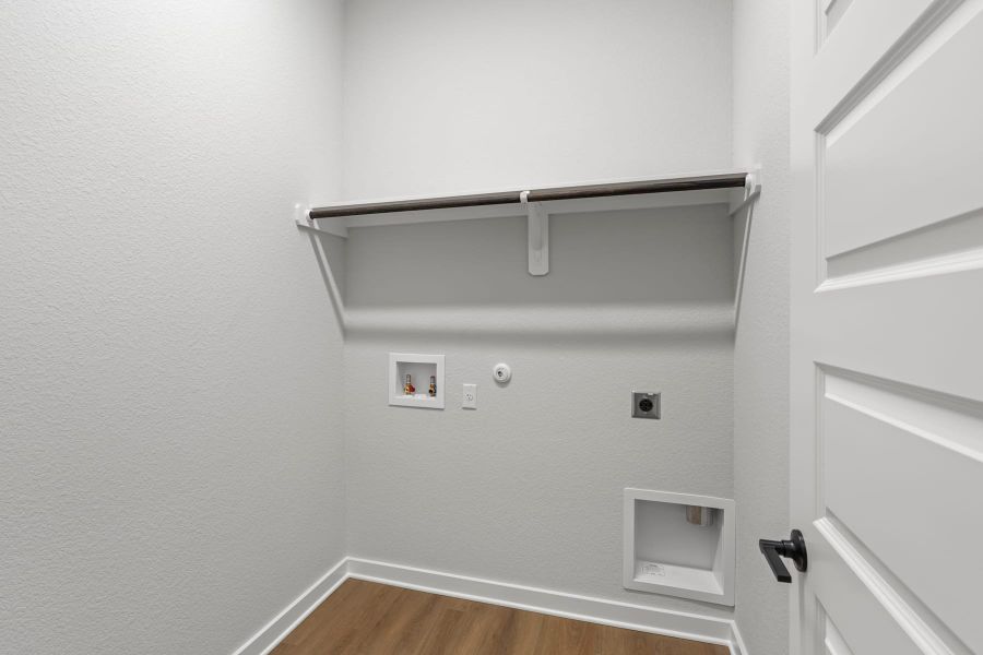 Spacious, unfurnished interior of a new home in Lariat, Liberty Hill (Image 31).