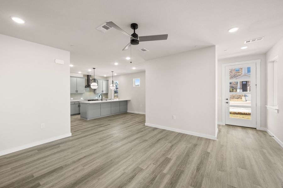 Spacious, unfurnished interior of a new home in Wildridge, Oak Point (Image 17).